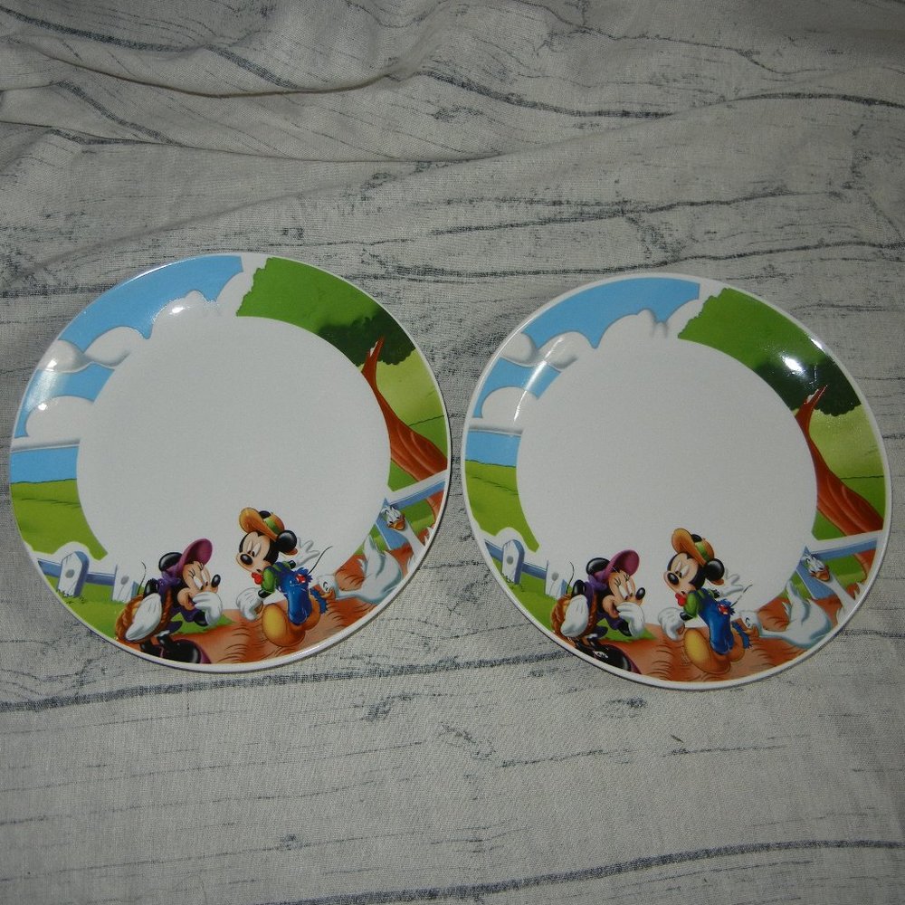 Set of 2 Disney dinner plates, Mickey & Minnie Farm Garden Country